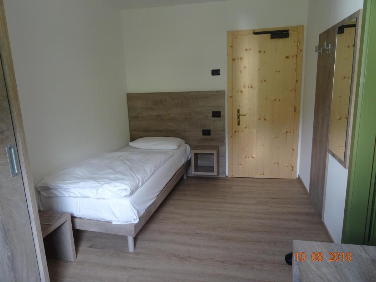 Hotel Zanella Пейо-Фонті Екстер'єр фото