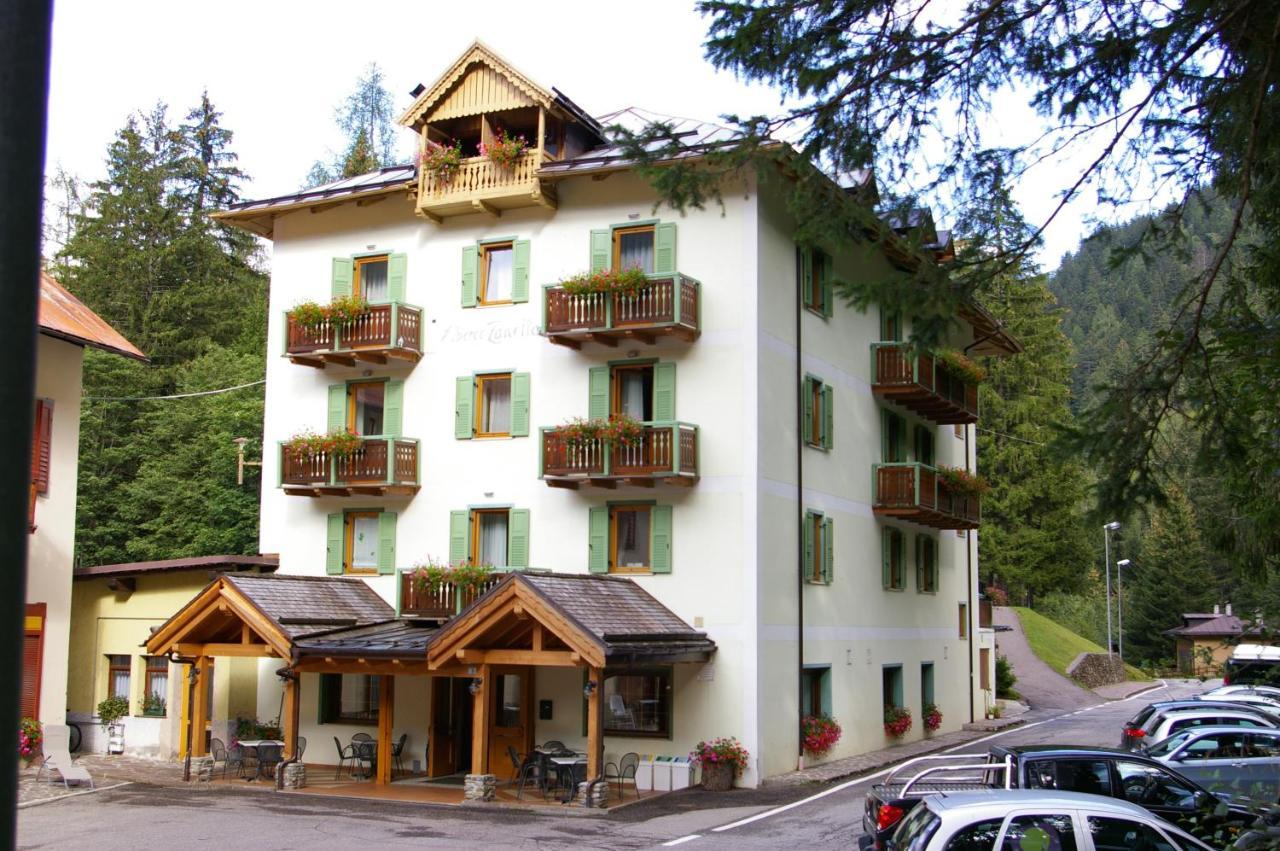 Hotel Zanella Пейо-Фонті Екстер'єр фото